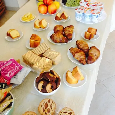Oasi Degli Allori B&B 오스투니